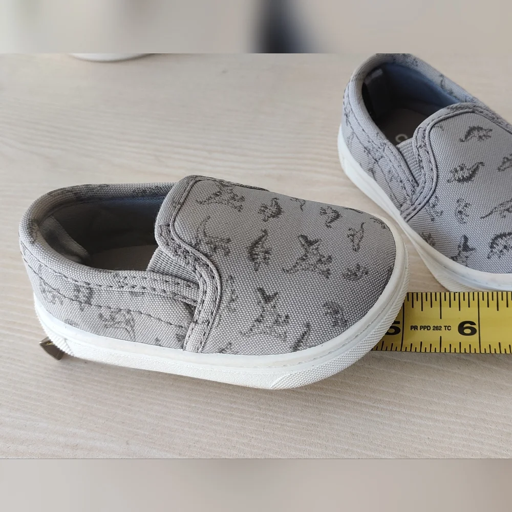 Carter's Just One You, Boys Gray Dinosaur Print Slip On Sneakers Size 3 💰